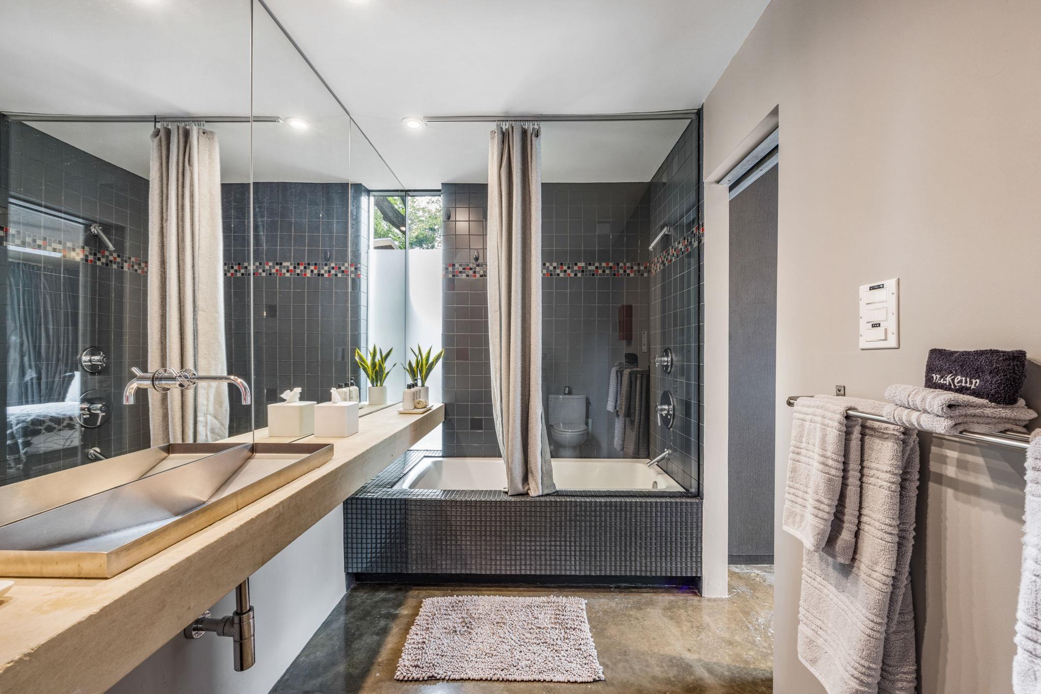 704 W Live Oak St, Austin, TX 78704