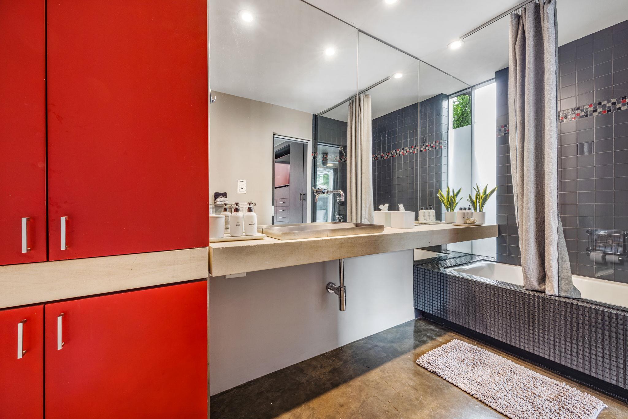 704 W Live Oak St, Austin, TX 78704