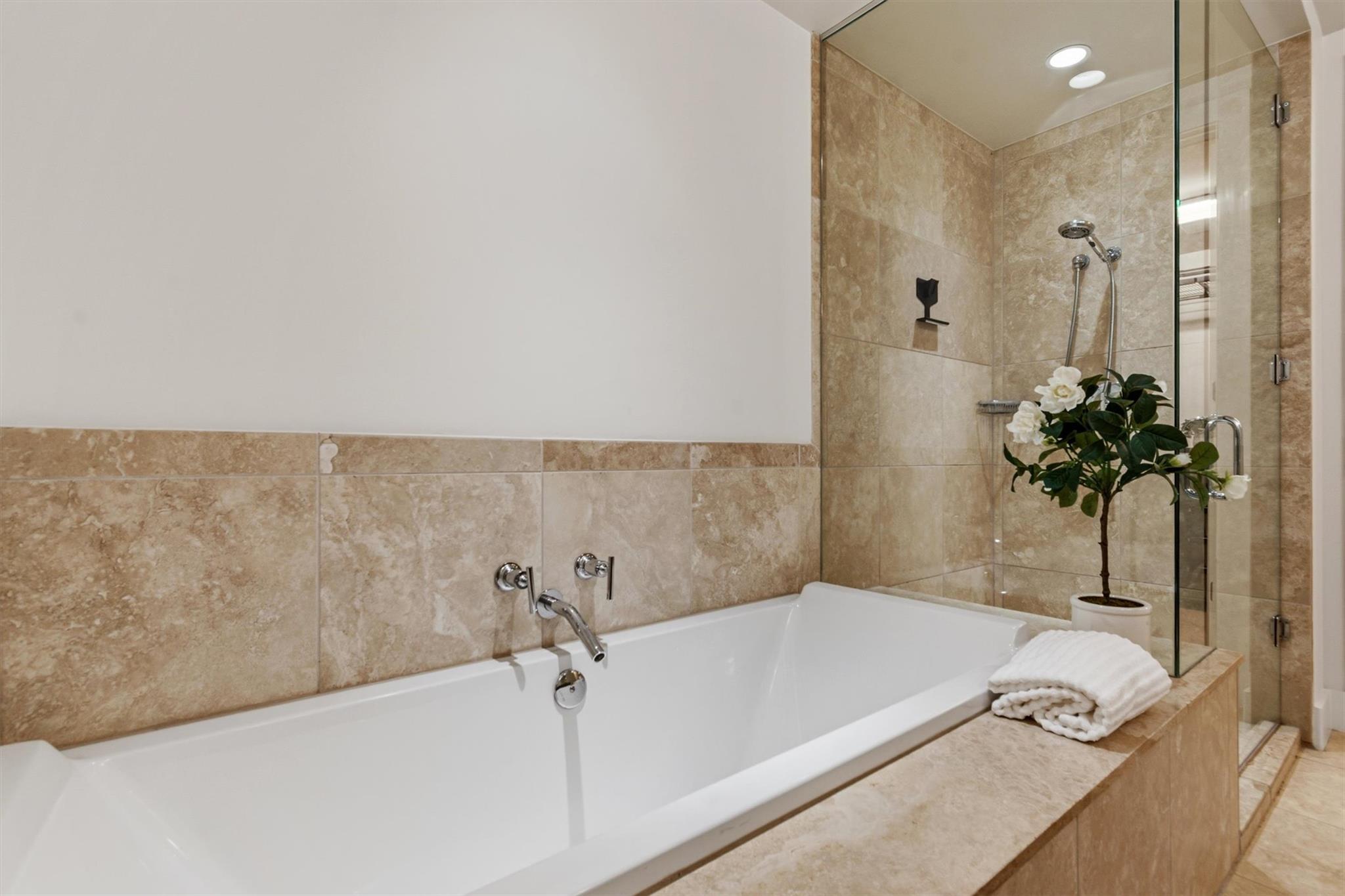 210 Lee Barton Dr # 517, Austin, TX 78704