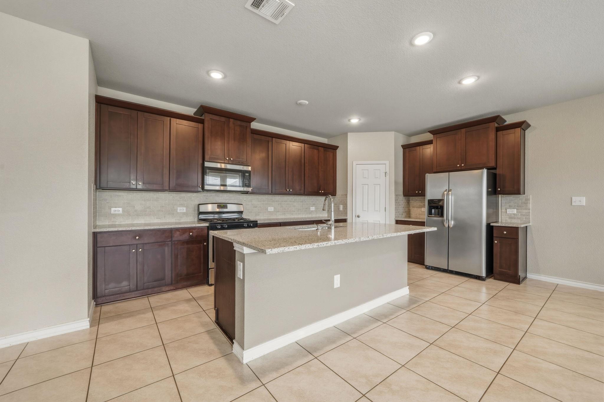 197 Eves Necklace Dr, Buda, TX 78610