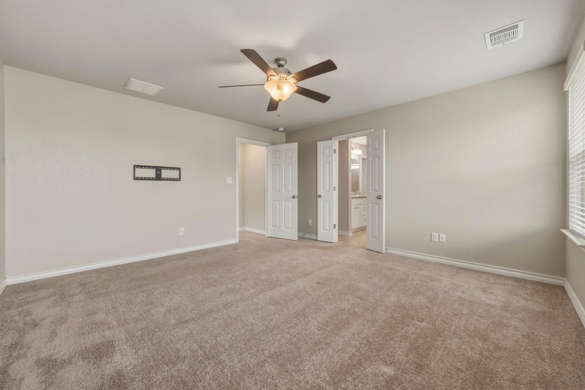 197 Eves Necklace Dr, Buda, TX 78610