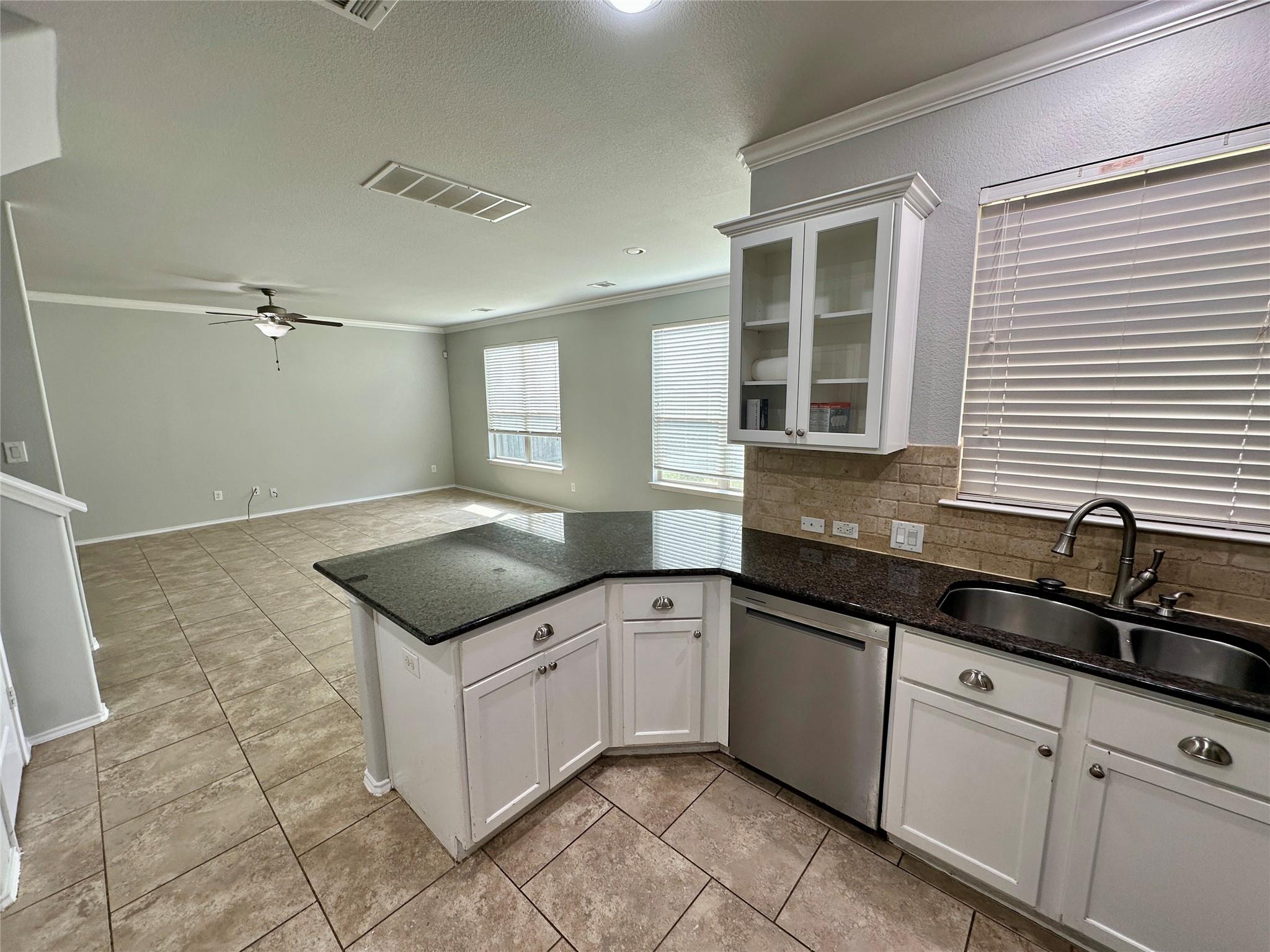 117 Chickadee Ln, Leander, TX 78641