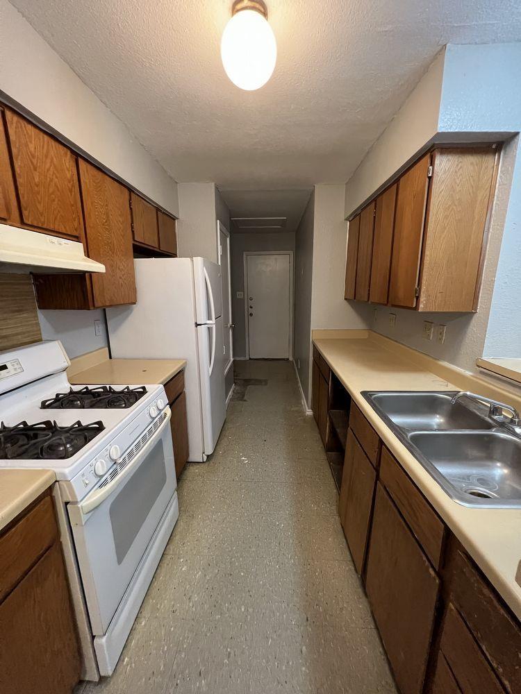 6801 Stonleigh Pl # B, Austin, TX 78744