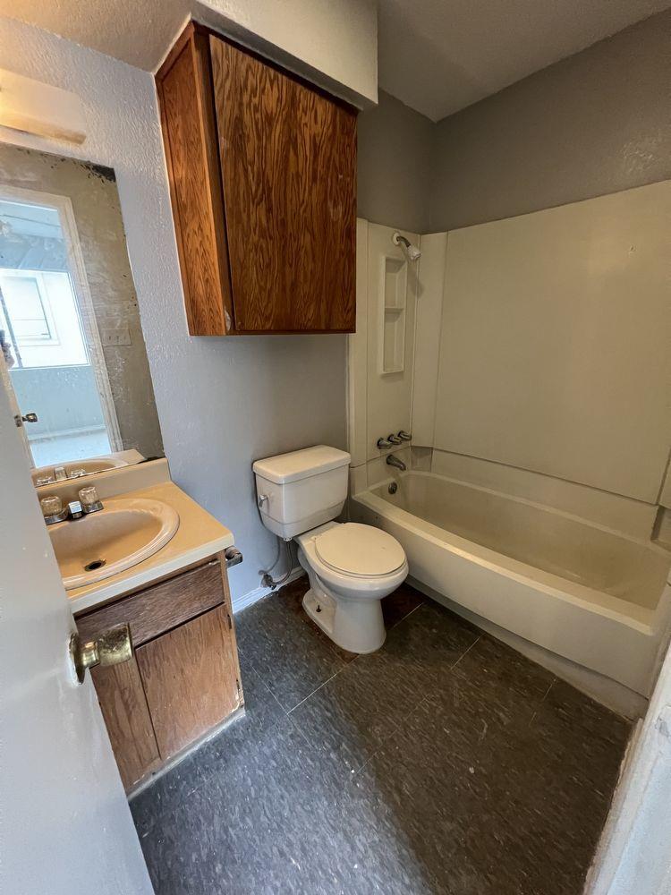 6801 Stonleigh Pl # B, Austin, TX 78744