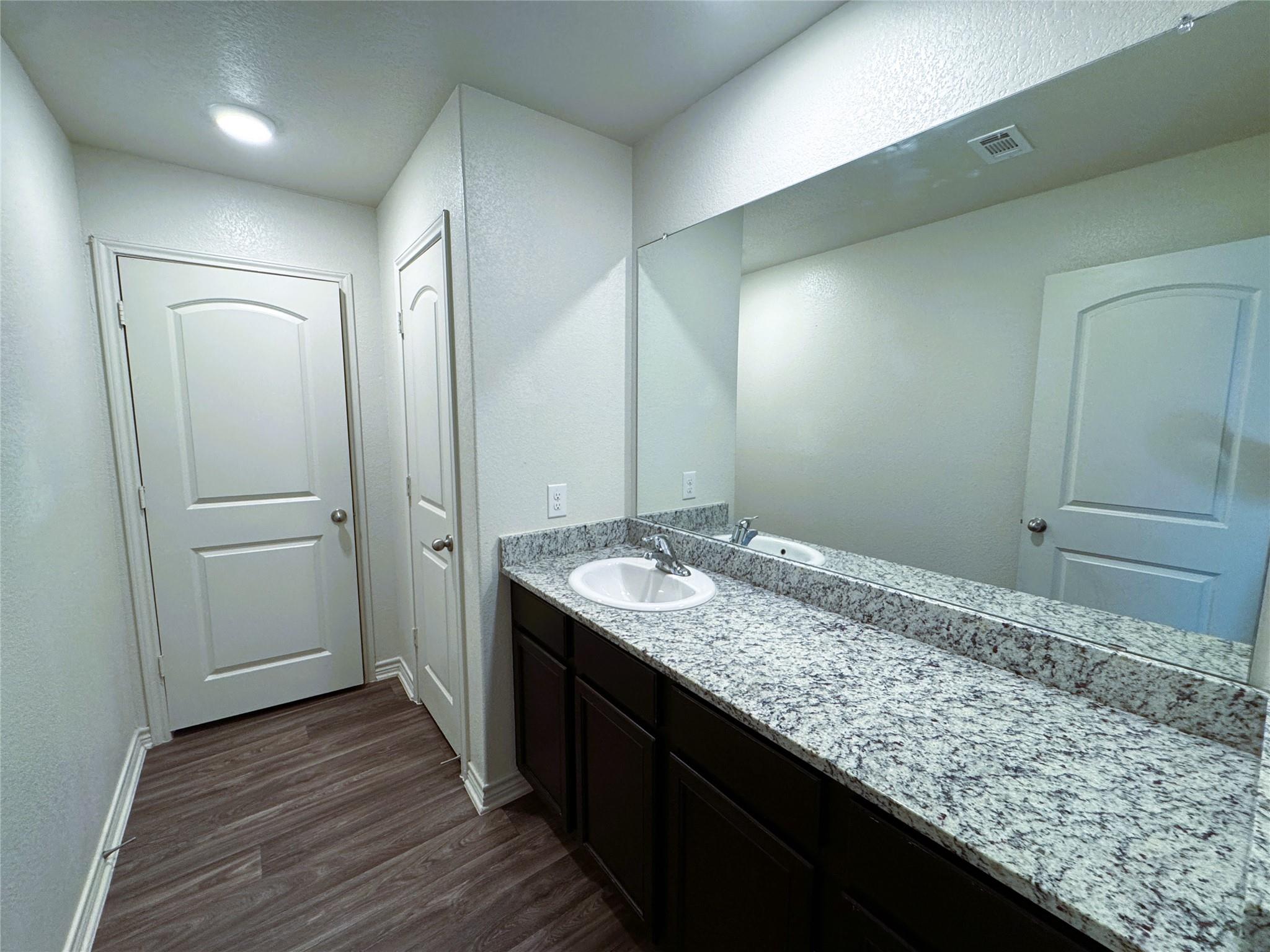 356 Crescent Park Dr, Jarrell, TX 76537