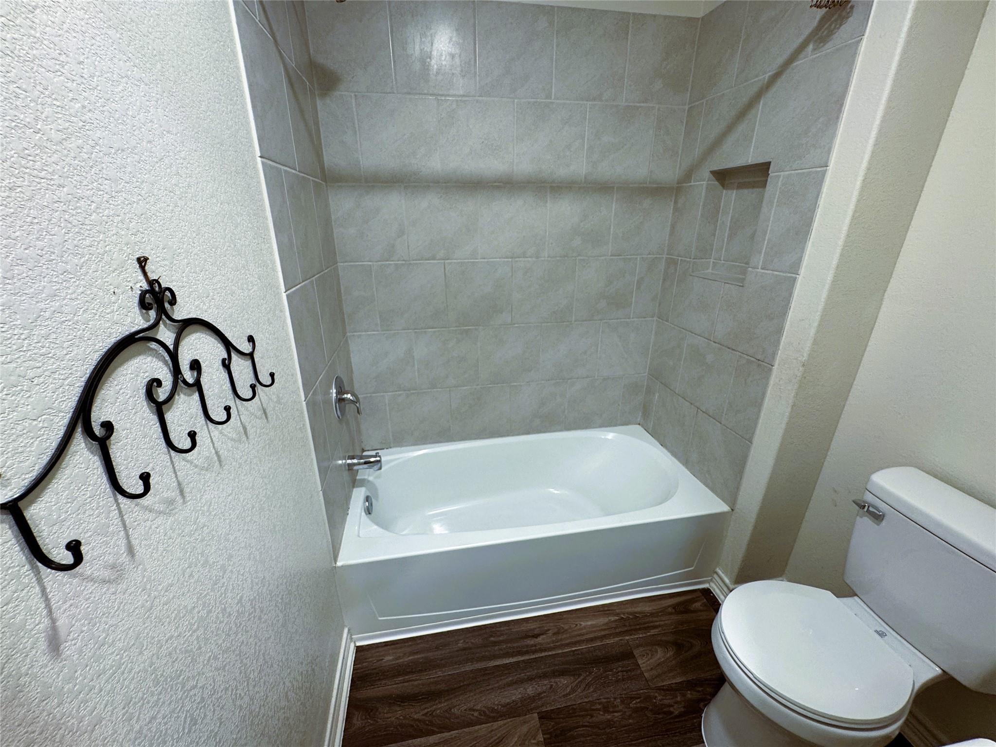 356 Crescent Park Dr, Jarrell, TX 76537