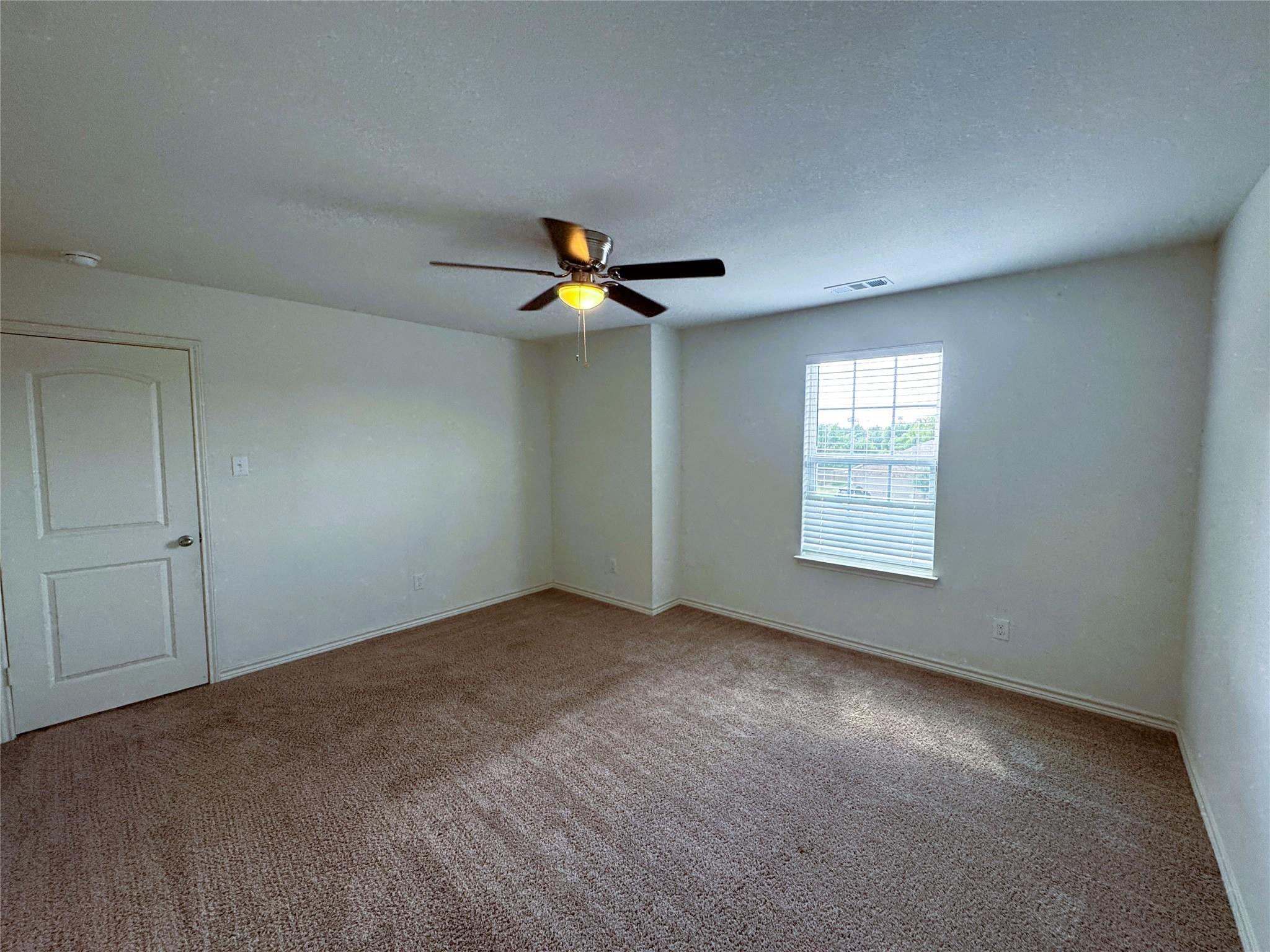 356 Crescent Park Dr, Jarrell, TX 76537