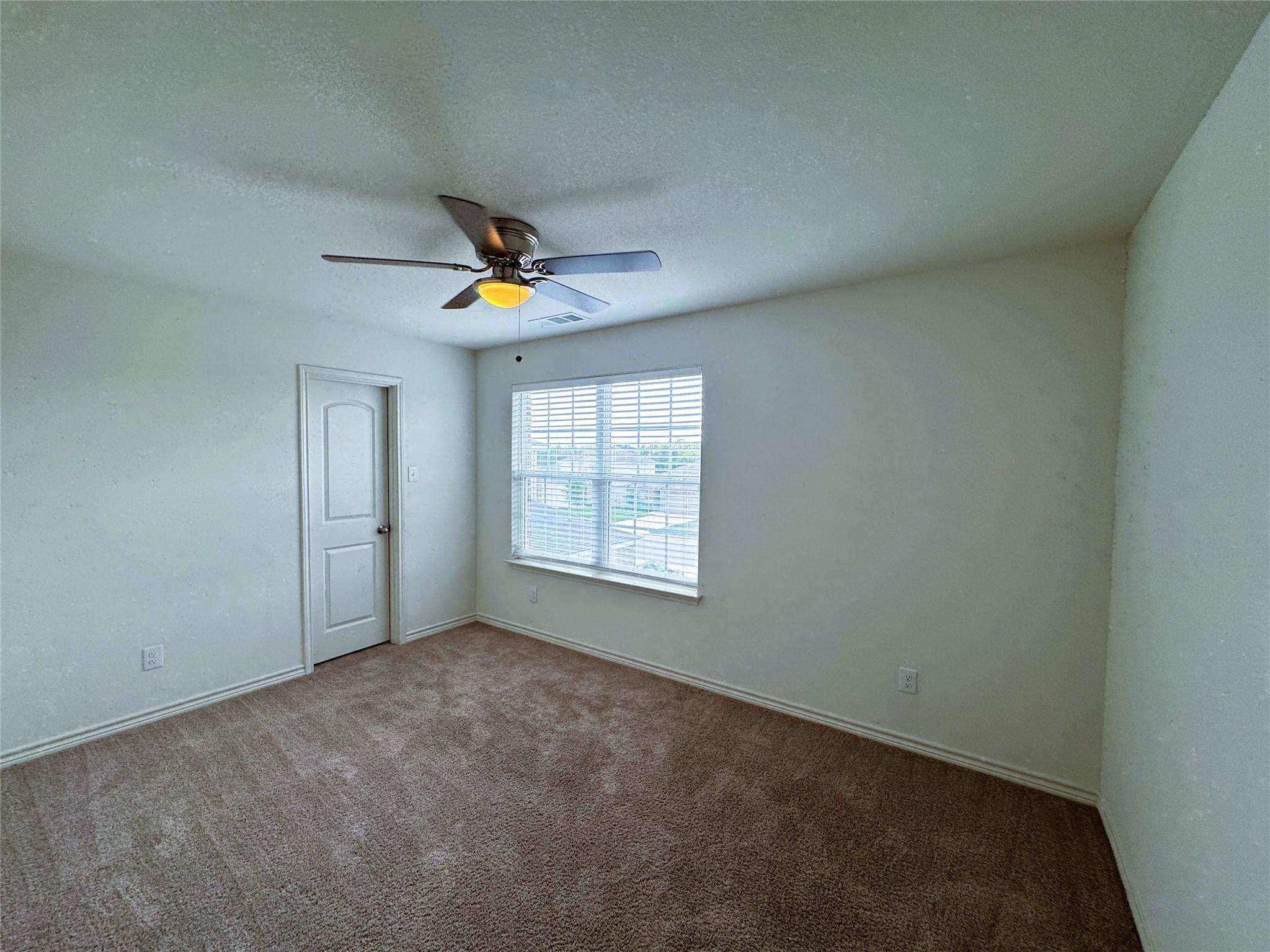 356 Crescent Park Dr, Jarrell, TX 76537