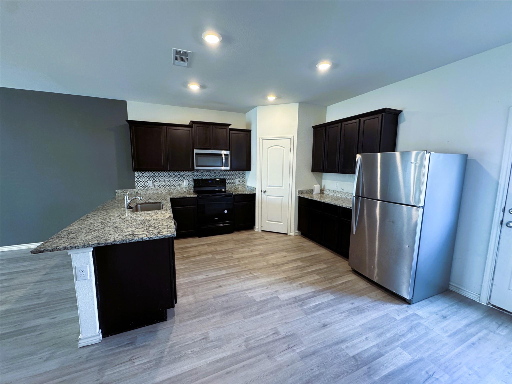 356 Crescent Park Dr, Jarrell, TX 76537