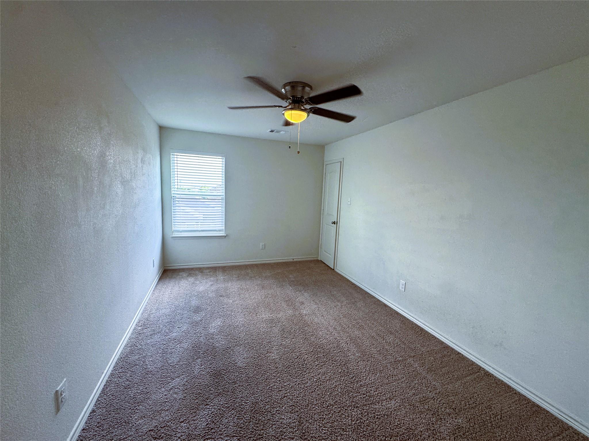 356 Crescent Park Dr, Jarrell, TX 76537