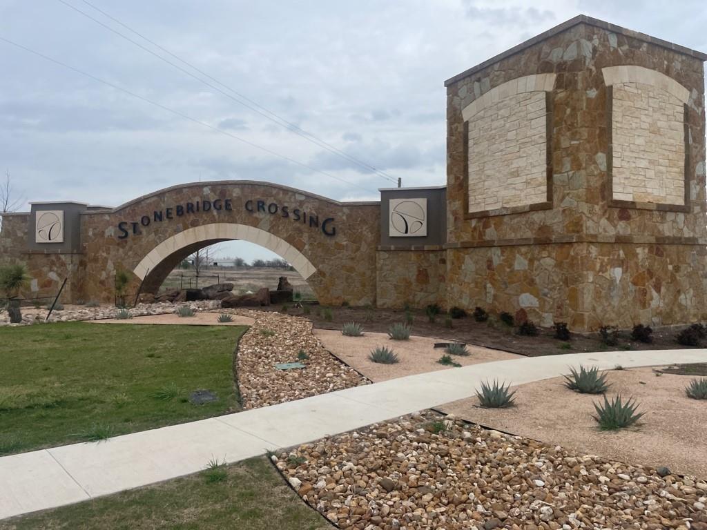 356 Crescent Park Dr, Jarrell, TX 76537