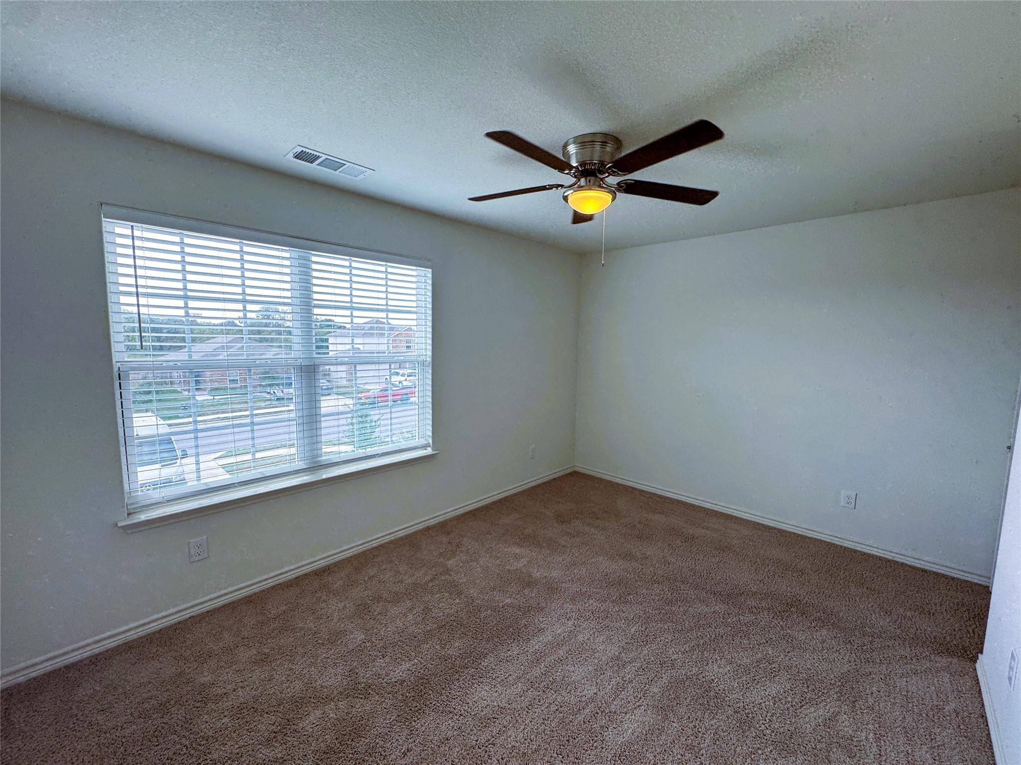 356 Crescent Park Dr, Jarrell, TX 76537