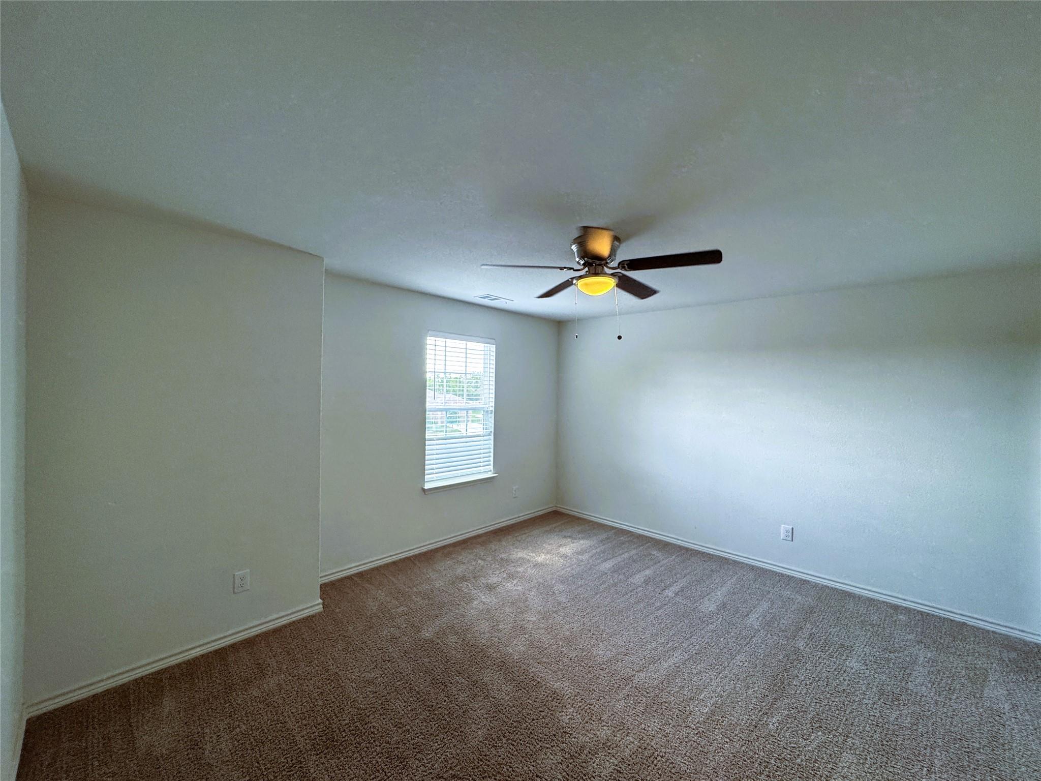 356 Crescent Park Dr, Jarrell, TX 76537