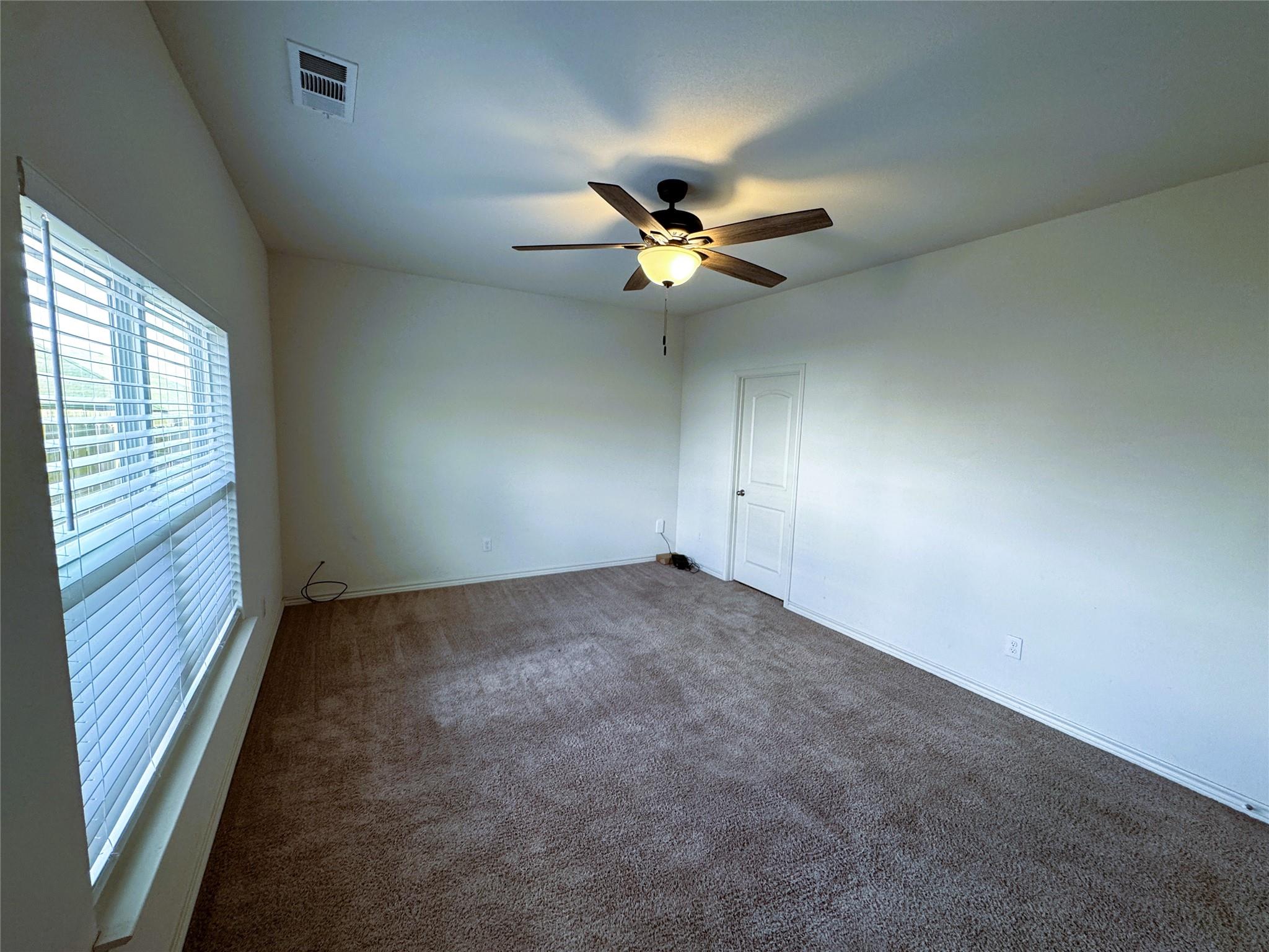 356 Crescent Park Dr, Jarrell, TX 76537