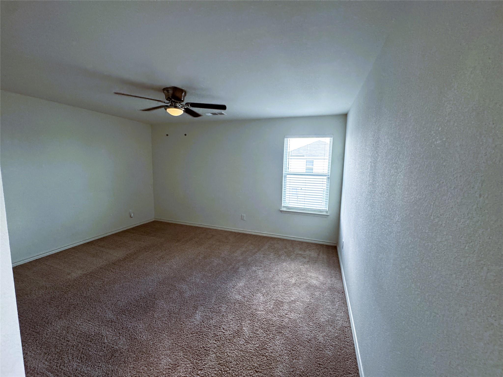 356 Crescent Park Dr, Jarrell, TX 76537