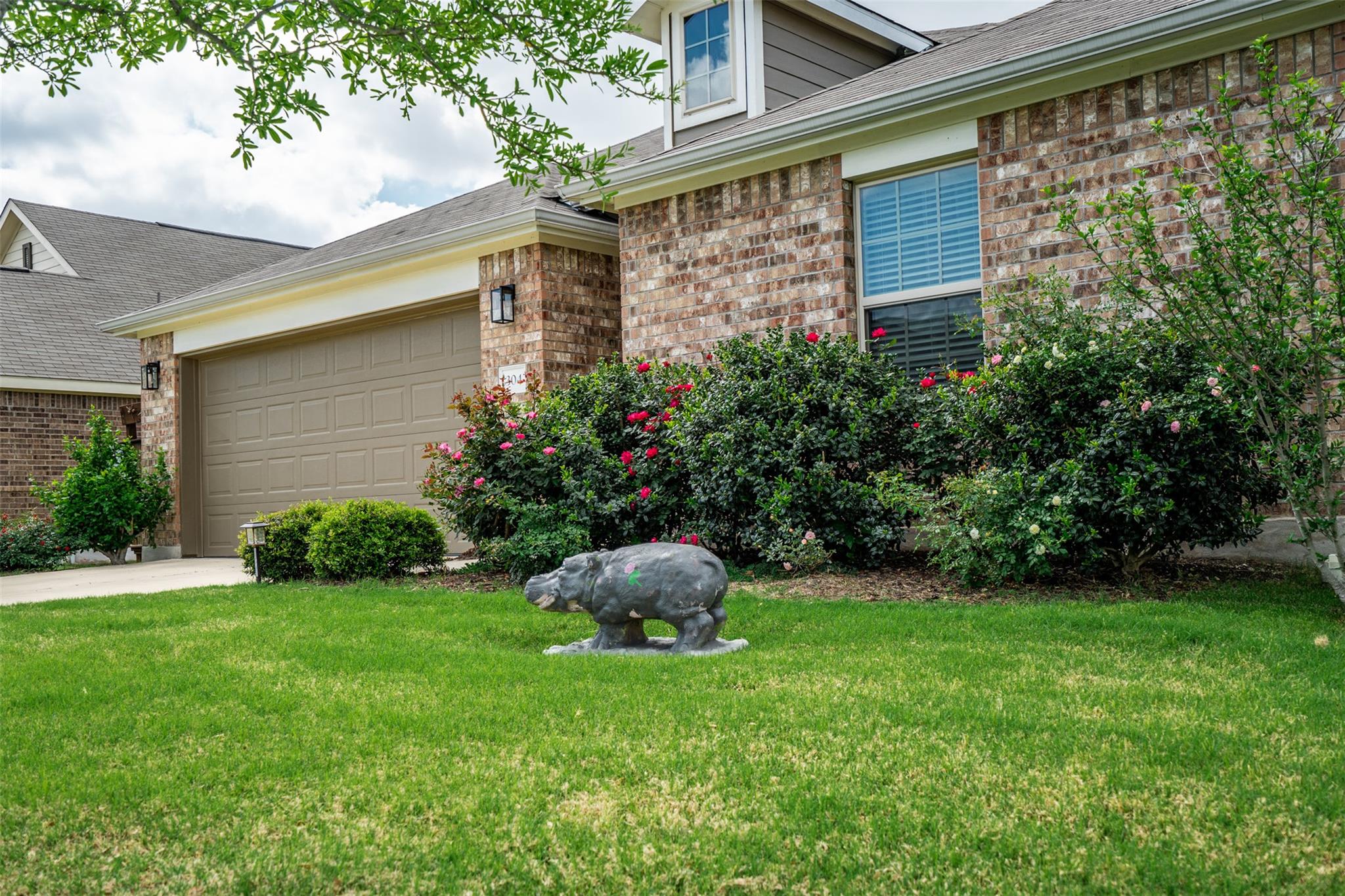 304 Hibiscus Dr, Hutto, TX 78634