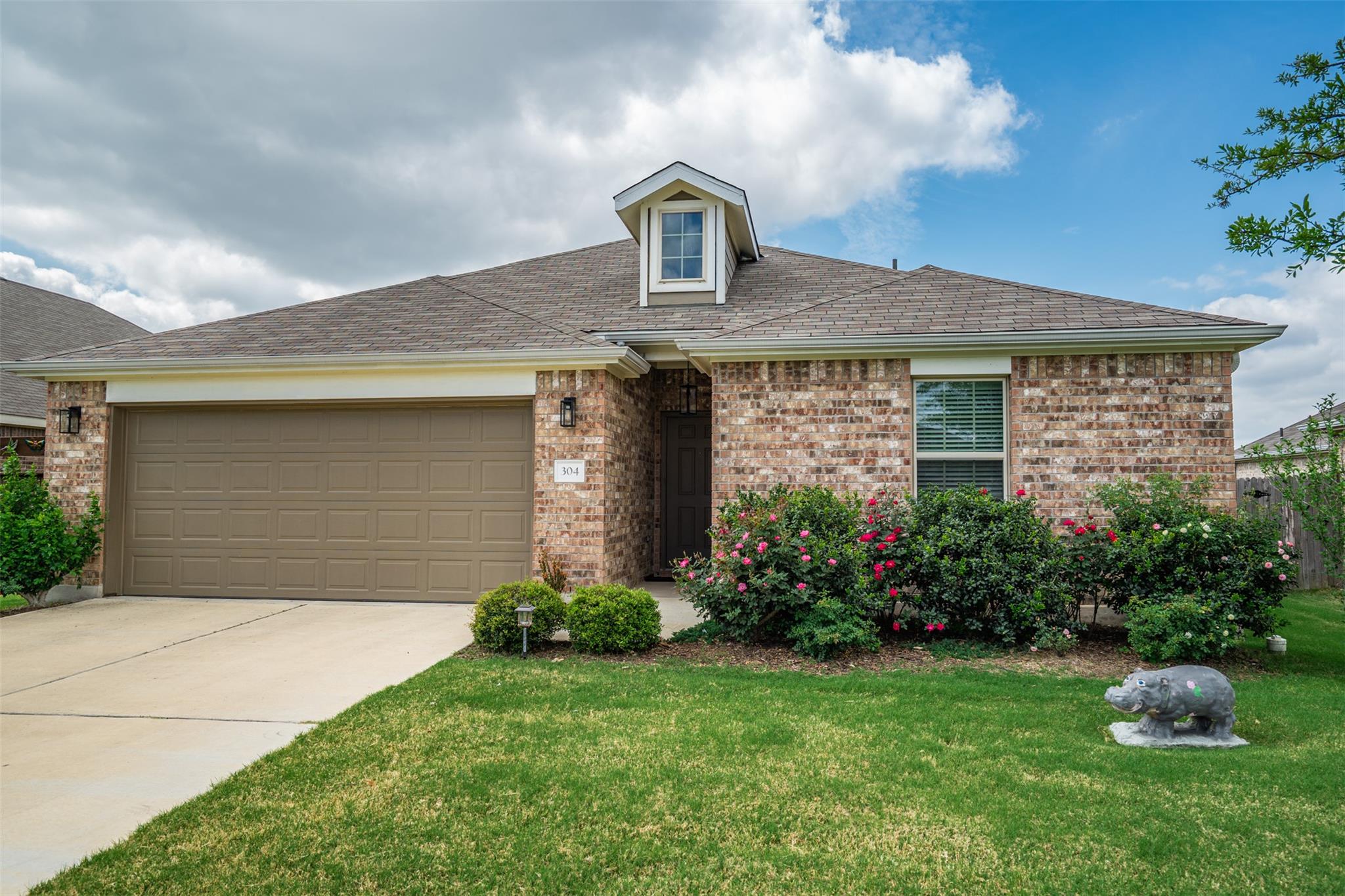 304 Hibiscus Dr, Hutto, TX 78634