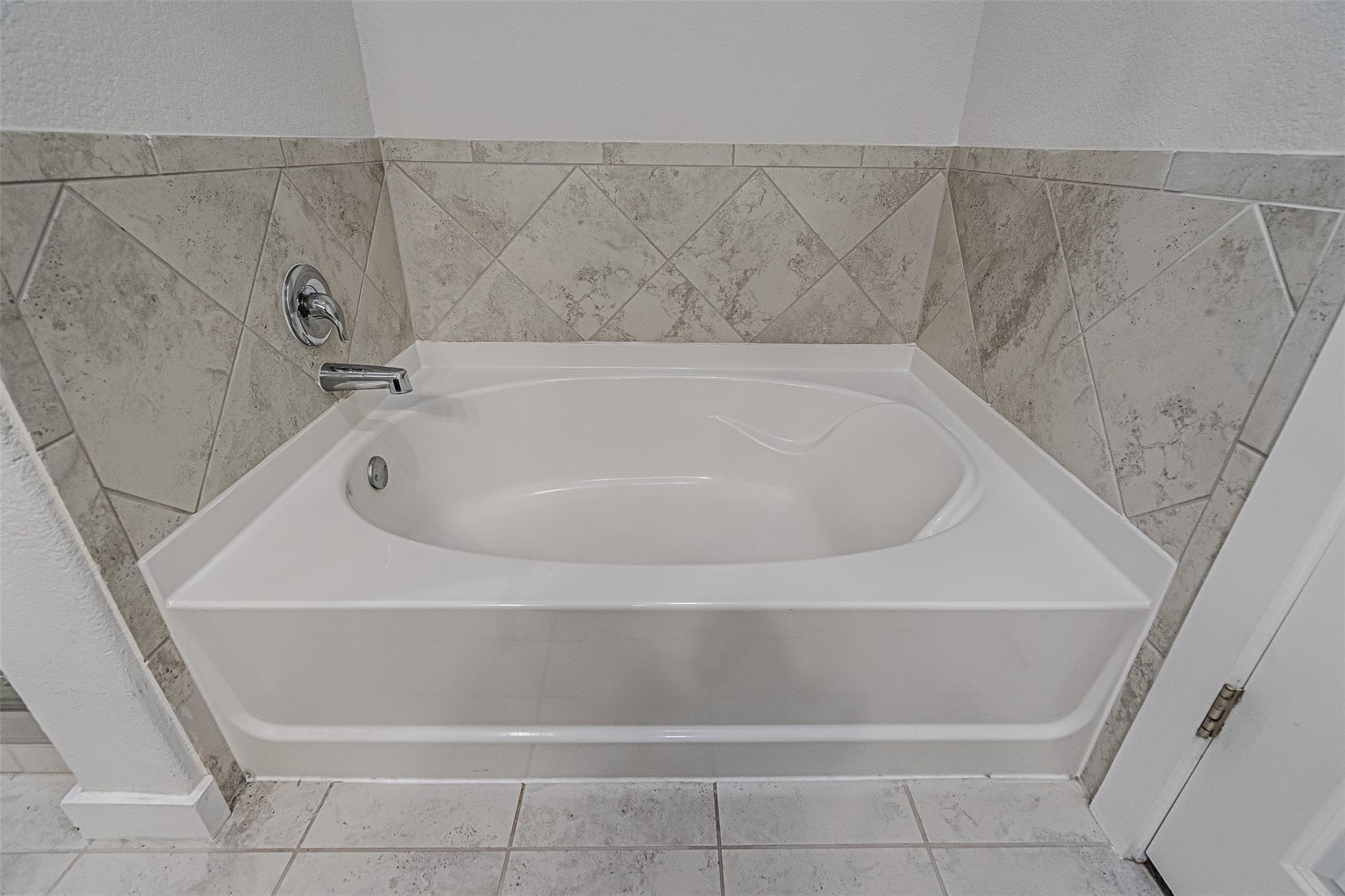 304 Hibiscus Dr, Hutto, TX 78634