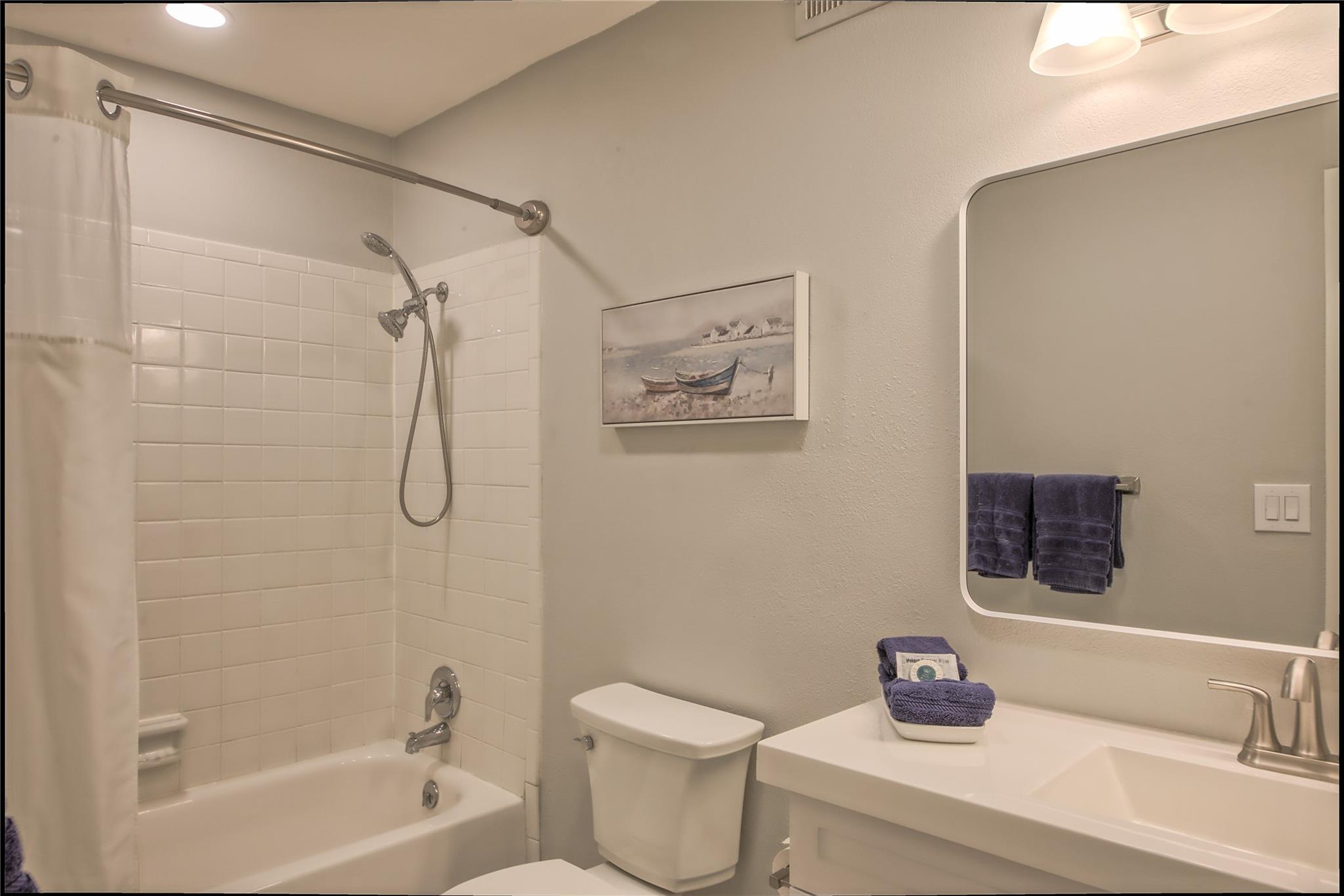 549 Demarett Dr, Point Venture, TX 78645