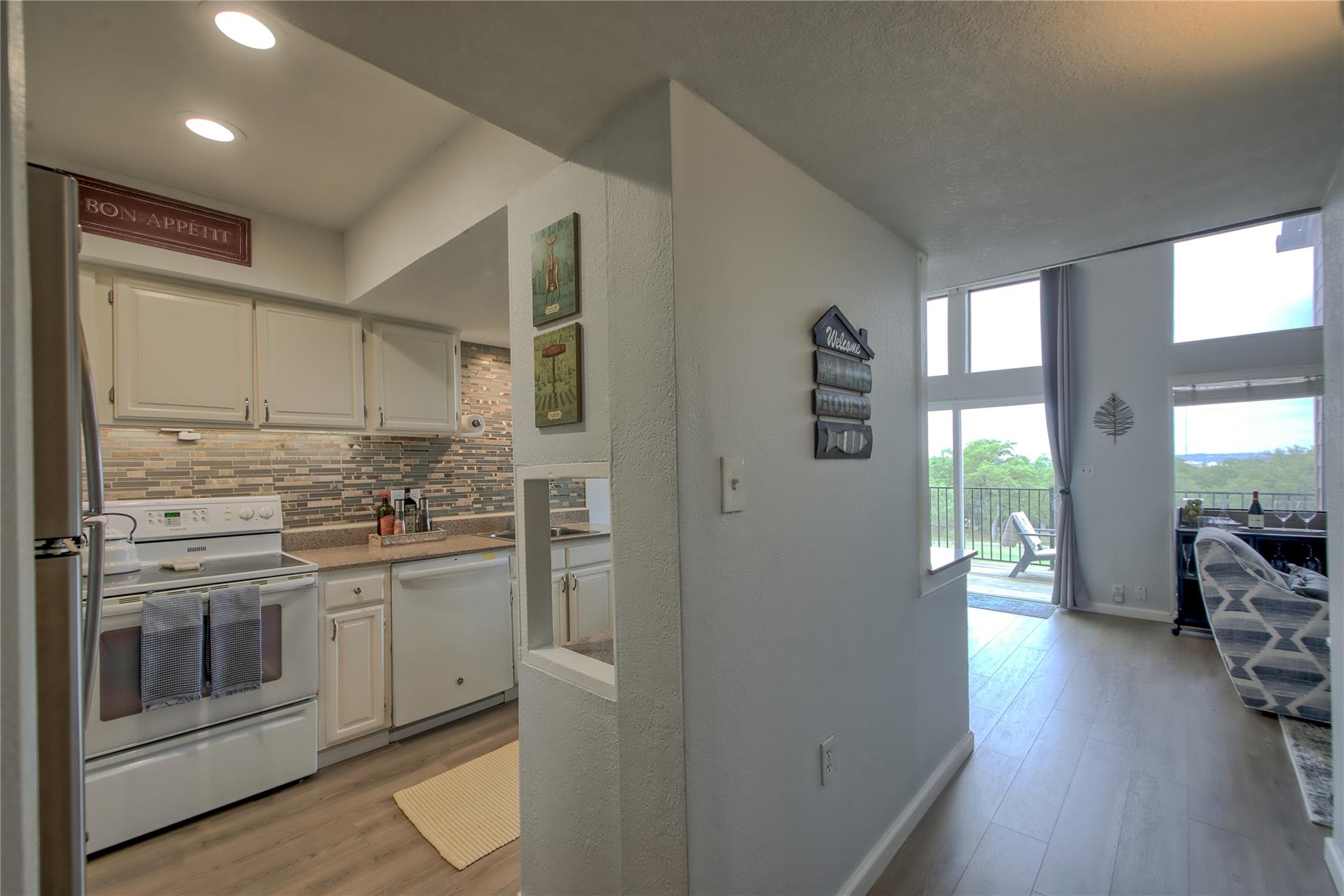 549 Demarett Dr, Point Venture, TX 78645