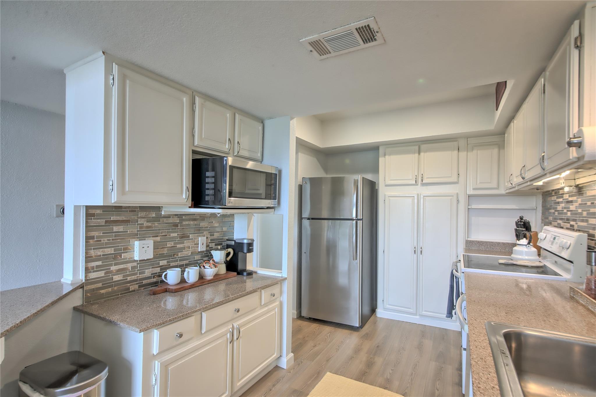 549 Demarett Dr, Point Venture, TX 78645