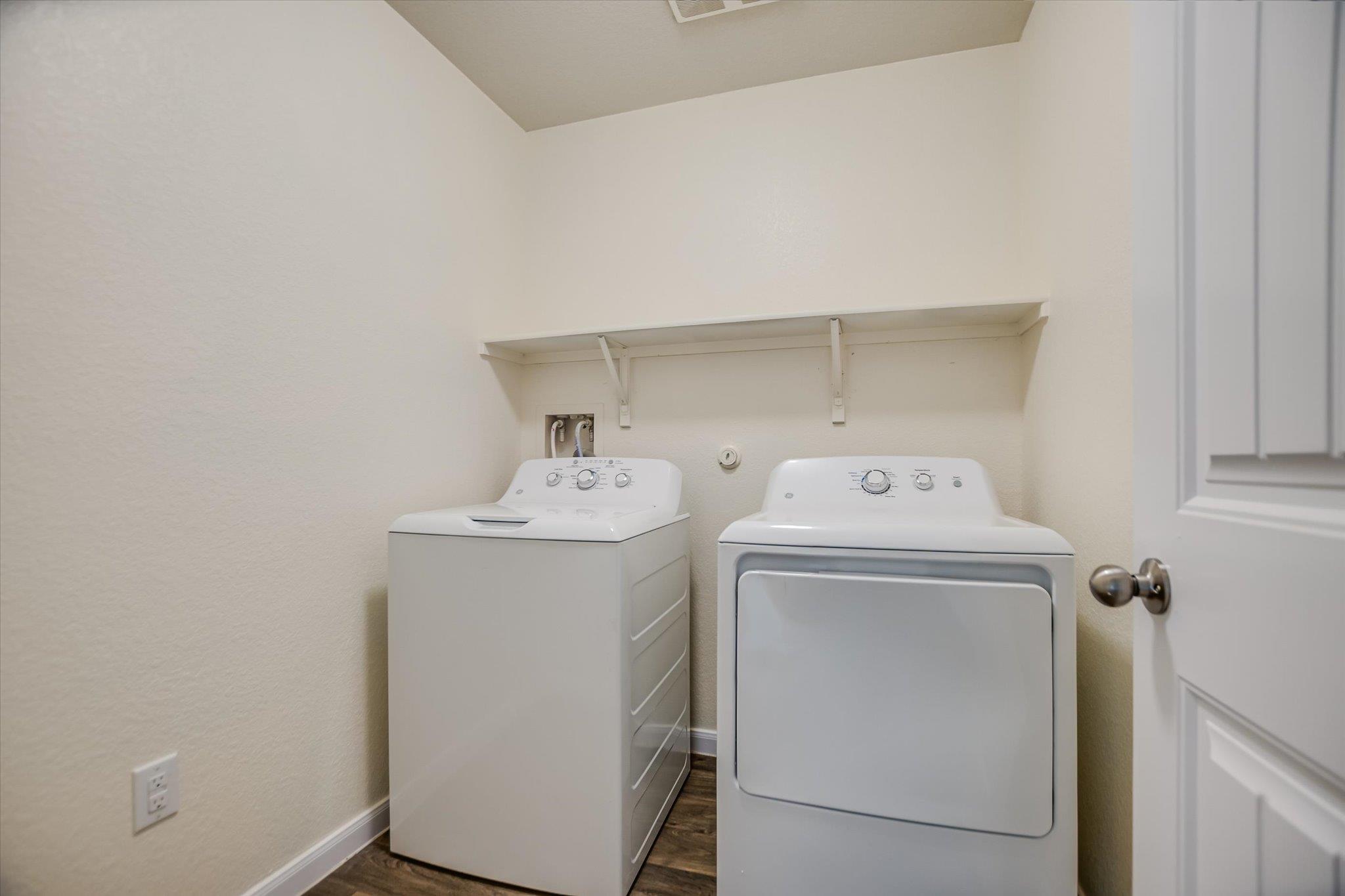 1011 Pembroke Ct, Hutto, TX 78634