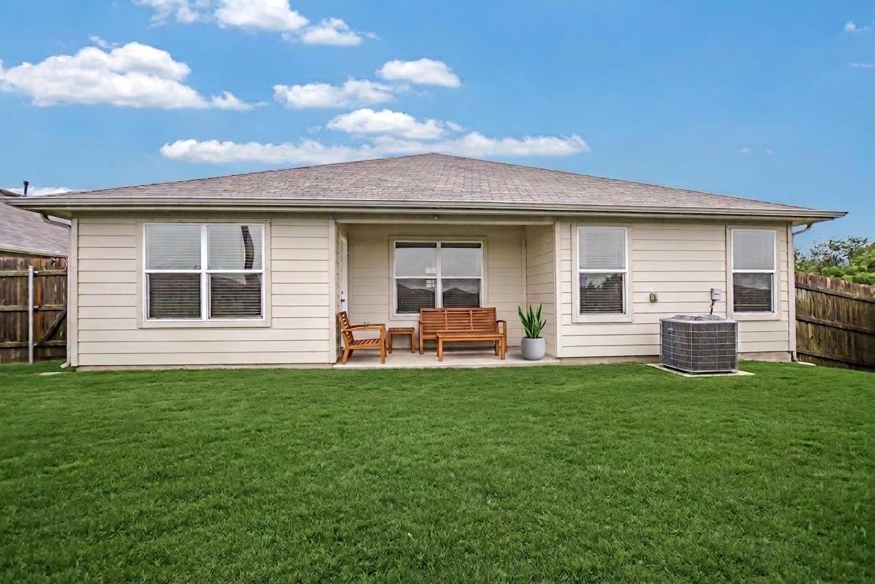 1011 Pembroke Ct, Hutto, TX 78634