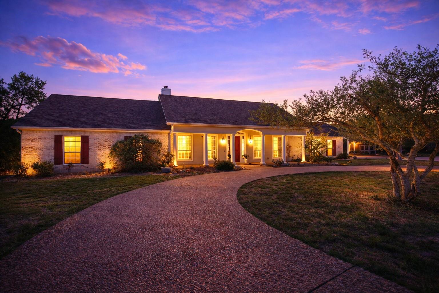 117 Vista Oaks Dr, Dripping Springs, TX 78620