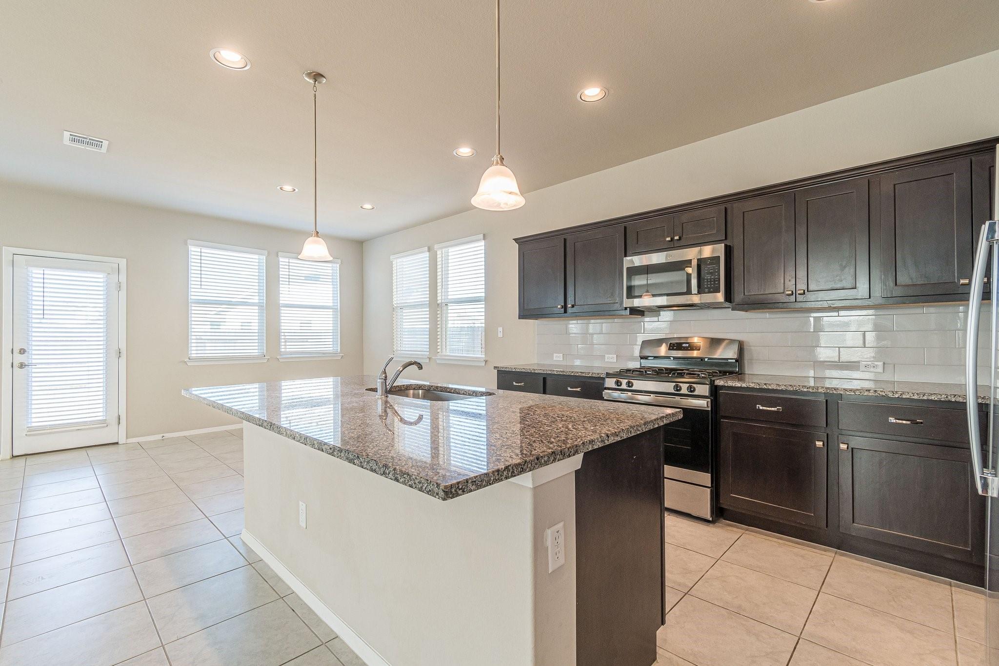 141 White Dunes Dr, Maxwell, TX 78656