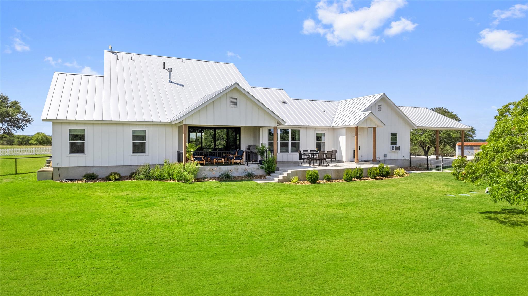 2454 McKinney Loop, Blanco, TX 78606