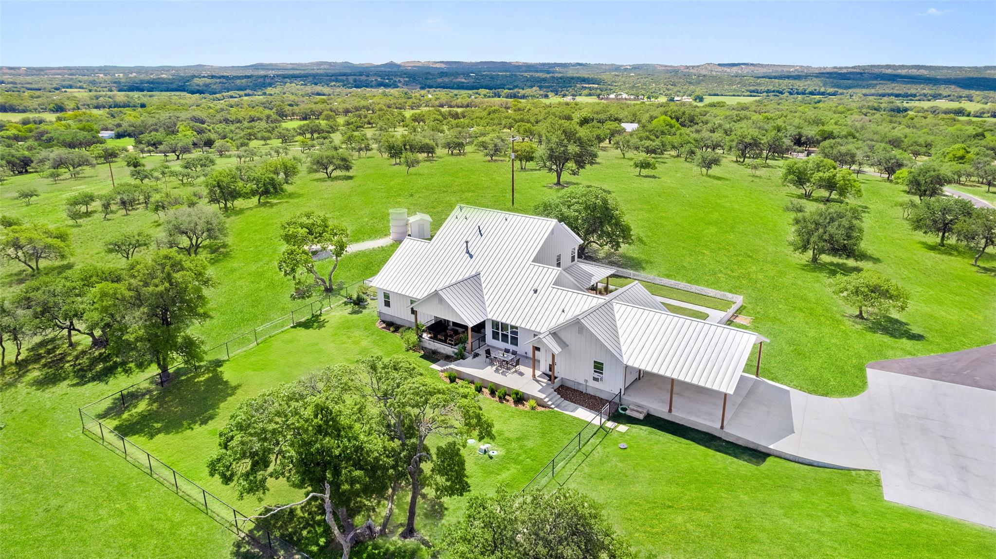 2454 McKinney Loop, Blanco, TX 78606