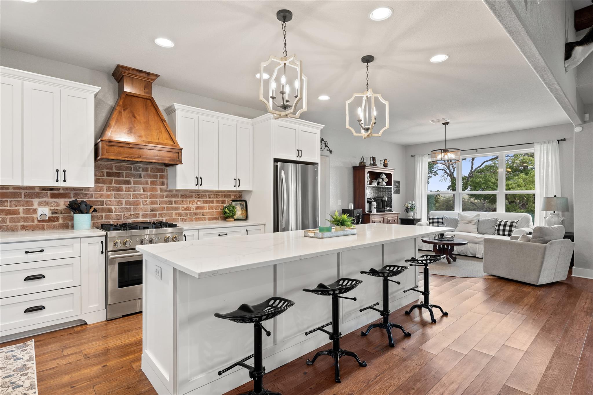 2454 McKinney Loop, Blanco, TX 78606