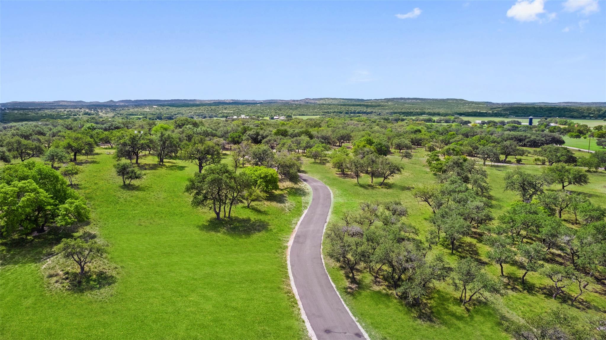 2454 McKinney Loop, Blanco, TX 78606