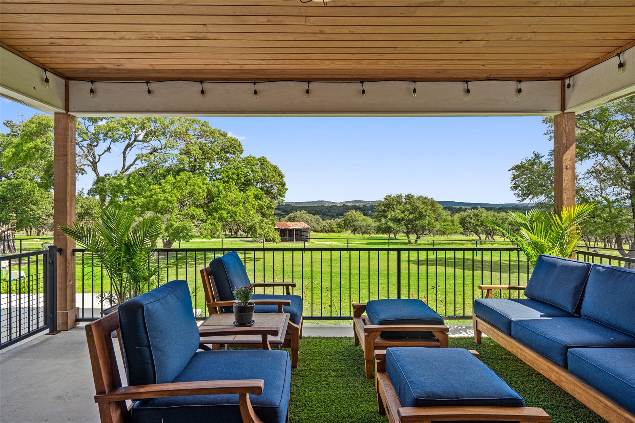 2454 McKinney Loop, Blanco, TX 78606