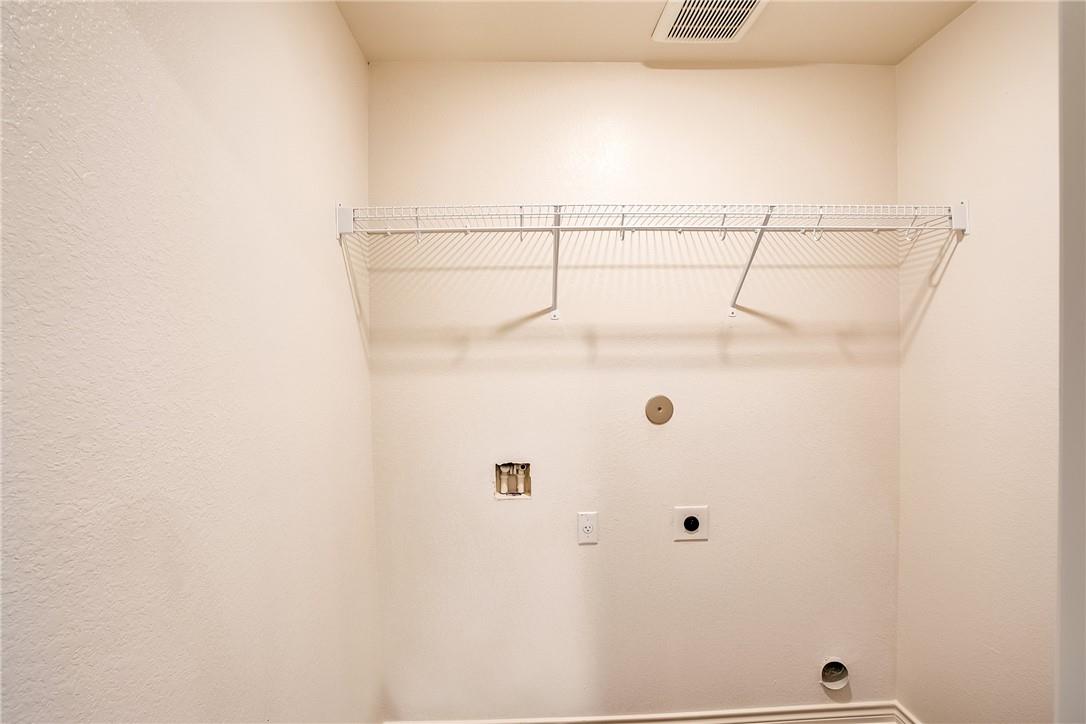 220 Sunnymeade Ln, Jarrell, TX 76537