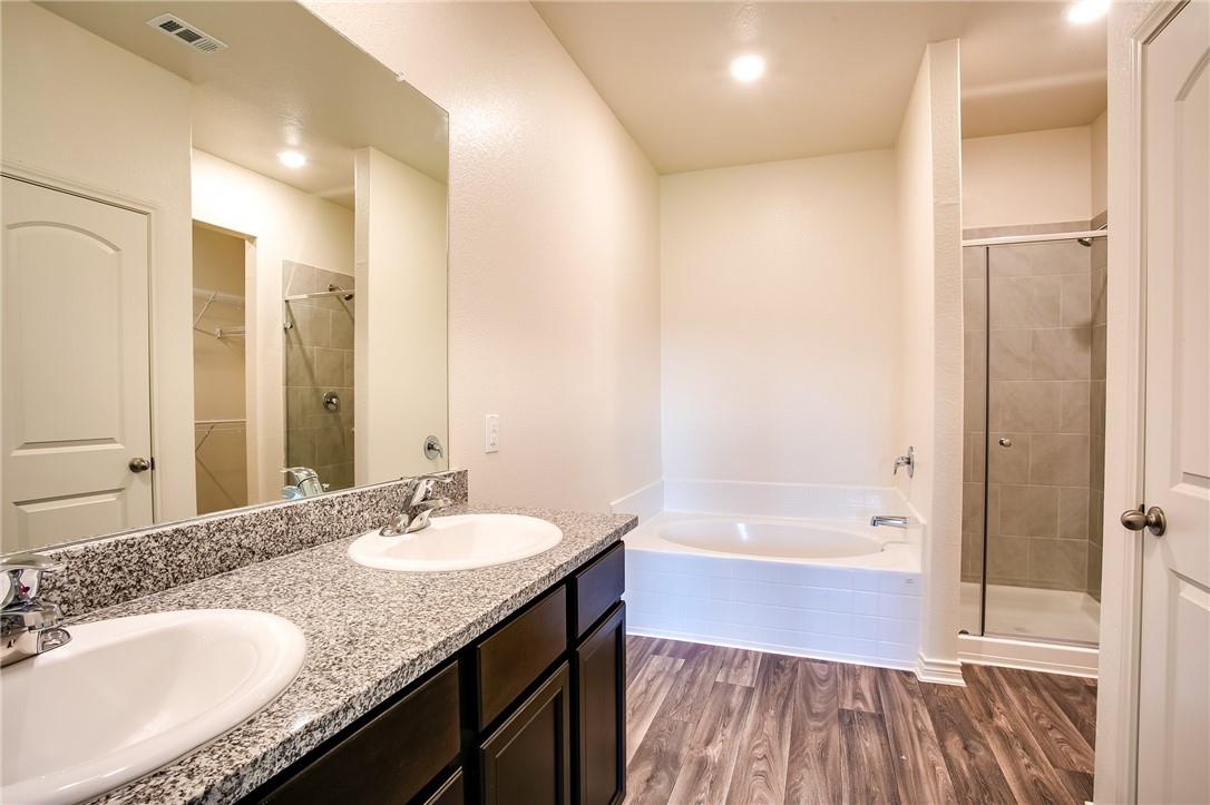 220 Sunnymeade Ln, Jarrell, TX 76537