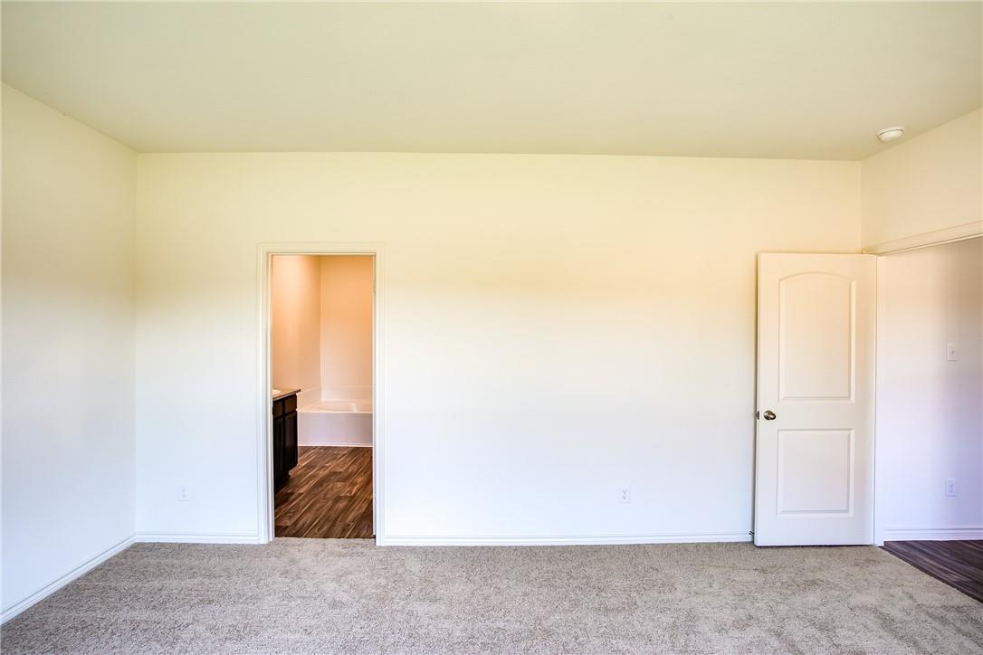 220 Sunnymeade Ln, Jarrell, TX 76537