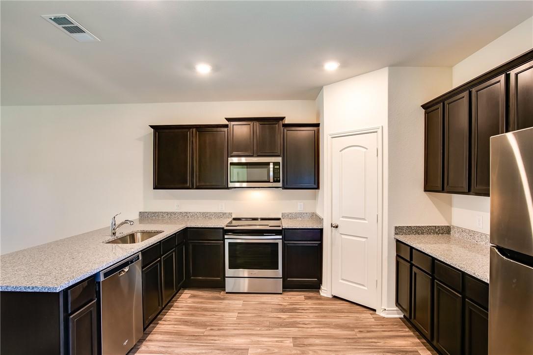 220 Sunnymeade Ln, Jarrell, TX 76537