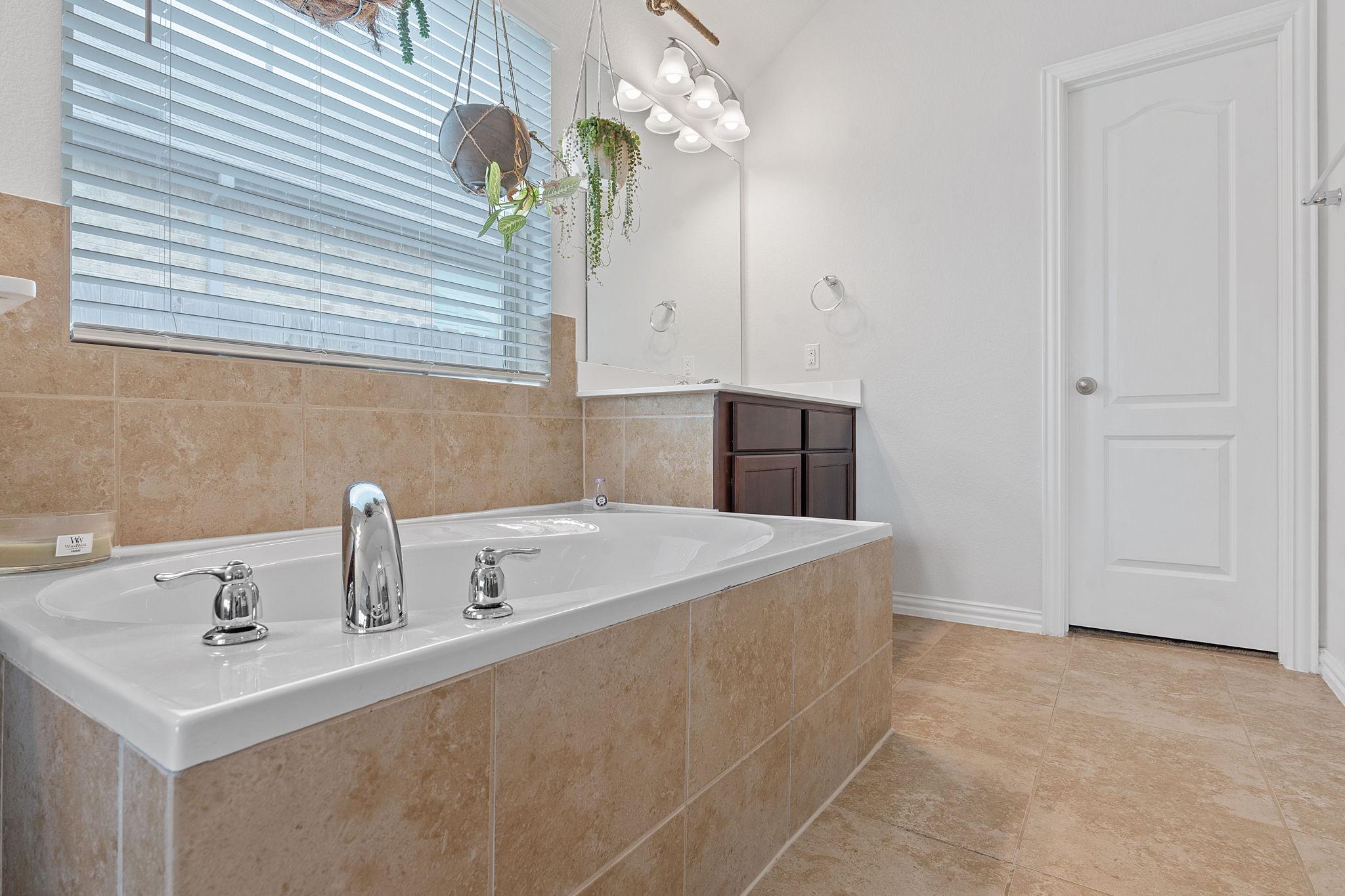 213 Treasure Trove Path, Kyle, TX 78640