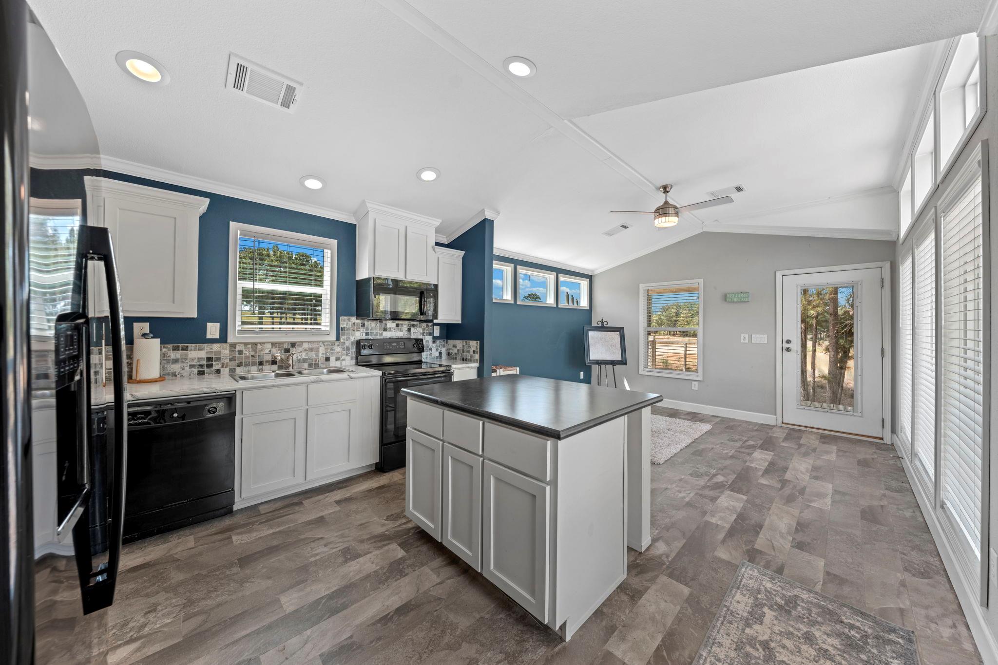 212 Meuth Cemetery Rd, Red Rock, TX 78662