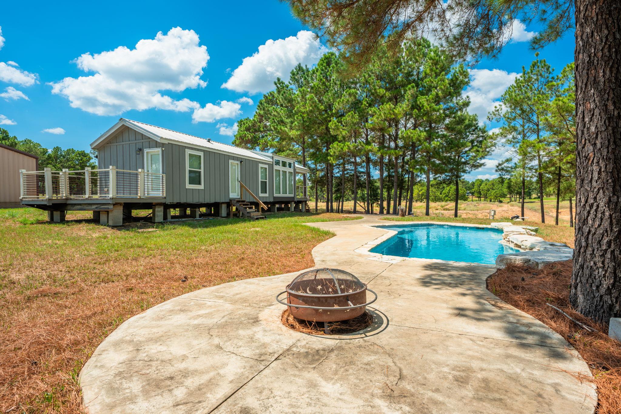 212 Meuth Cemetery Rd, Red Rock, TX 78662