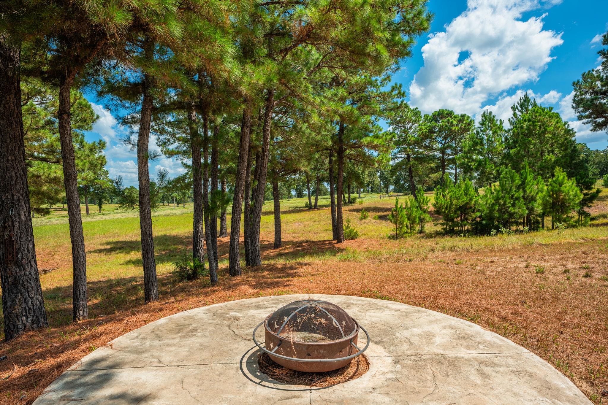 212 Meuth Cemetery Rd, Red Rock, TX 78662