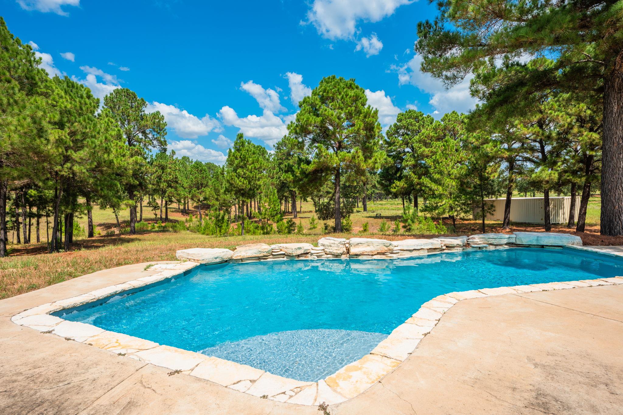 212 Meuth Cemetery Rd, Red Rock, TX 78662