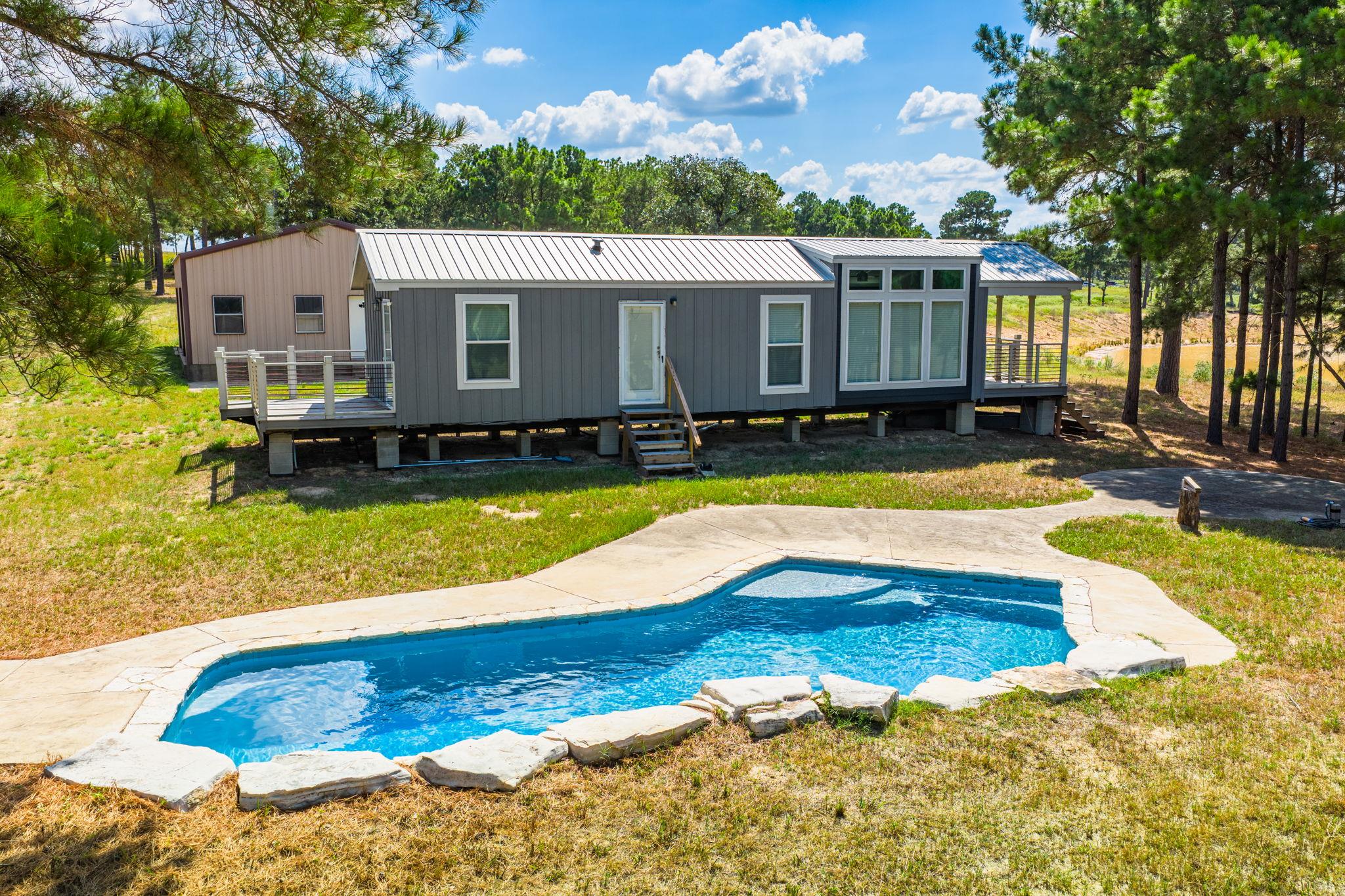 212 Meuth Cemetery Rd, Red Rock, TX 78662