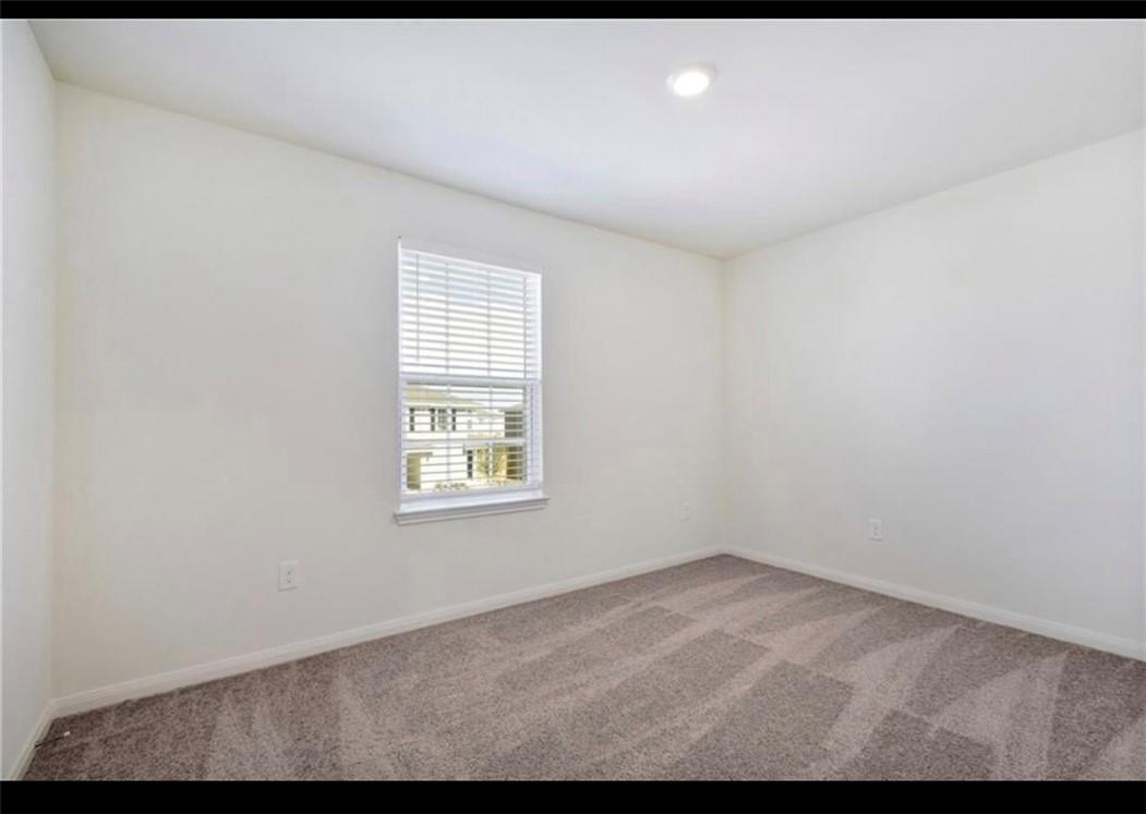 313 Riverdale Dr, Jarrell, TX 76537