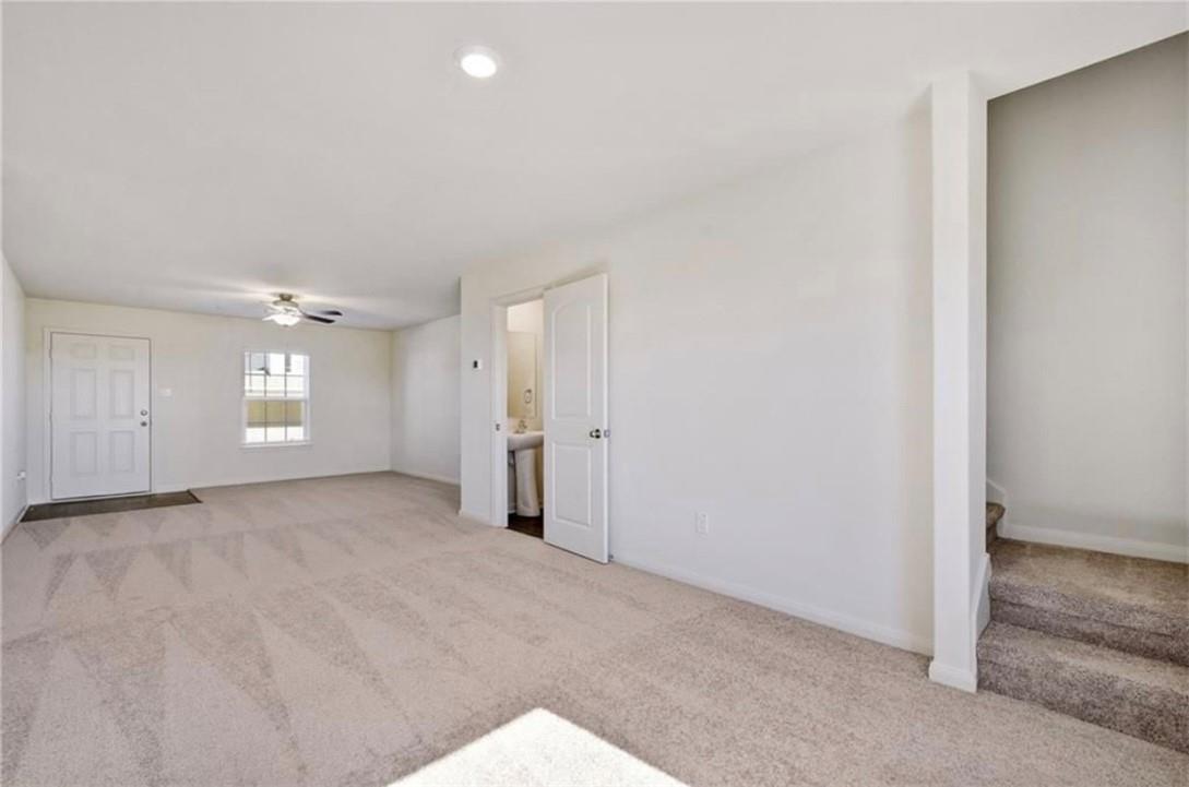 313 Riverdale Dr, Jarrell, TX 76537