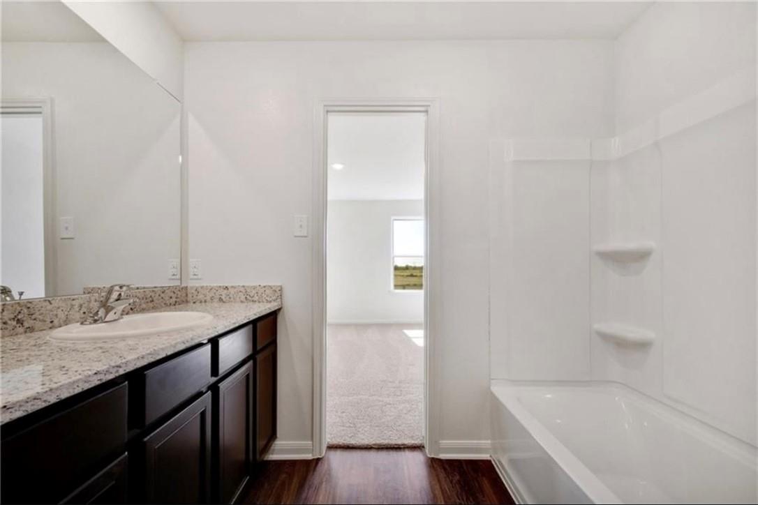 313 Riverdale Dr, Jarrell, TX 76537