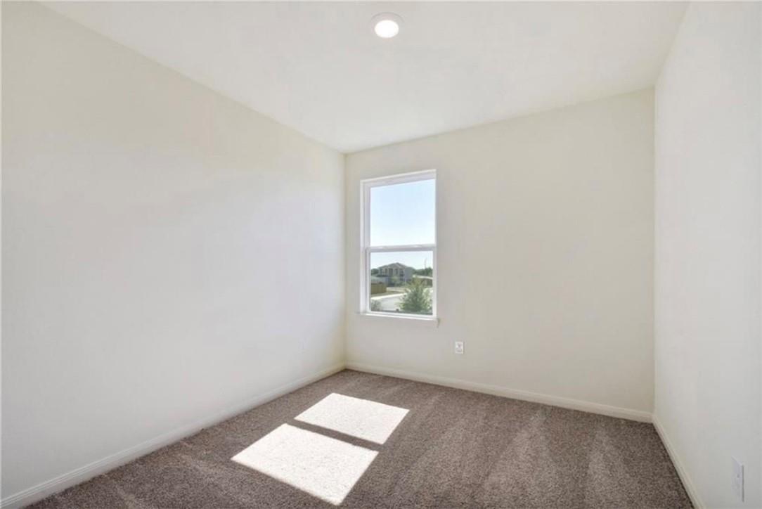 313 Riverdale Dr, Jarrell, TX 76537