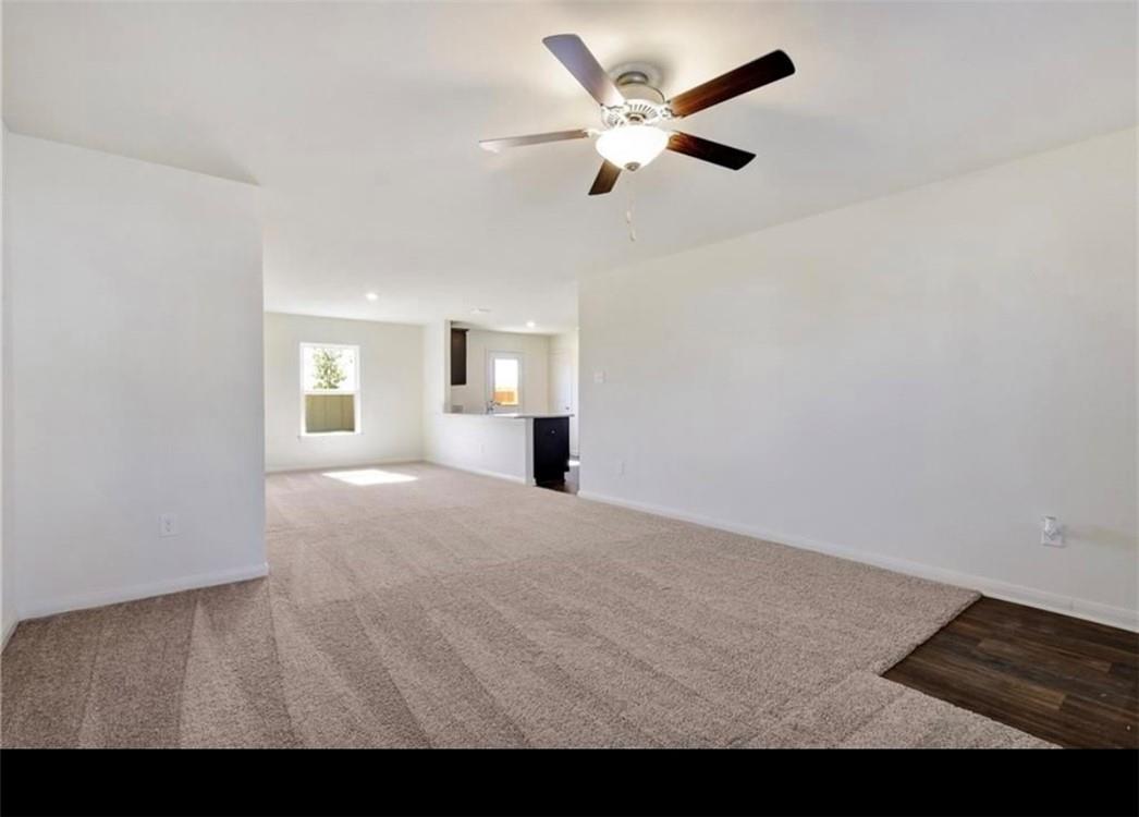 313 Riverdale Dr, Jarrell, TX 76537