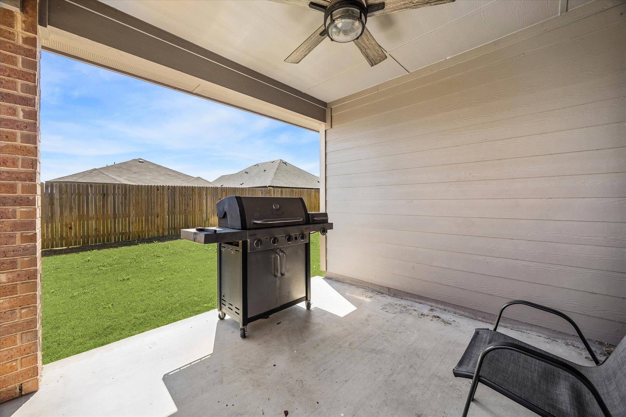 168 Onna St, Taylor, TX 76574